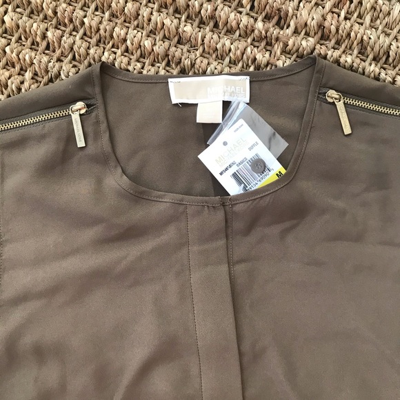 🆕 MICHAEL Michael Kors Khaki Pants/Green Top - Picture 7 of 11